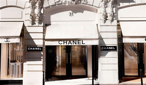 chanel fashion boutiques.